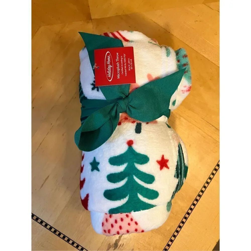 NWT! Holiday Home Christmas Tree Winter Microplush Throw Blanket